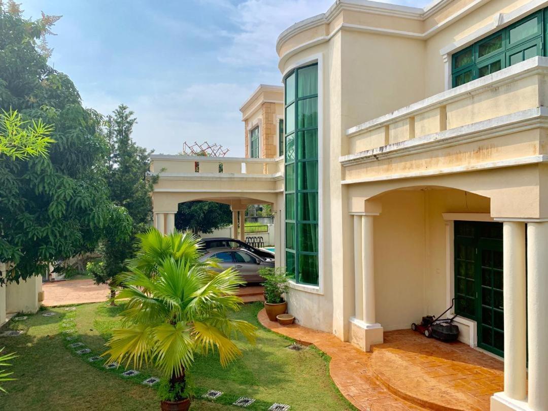 Villa Shamir Sepang Exterior photo