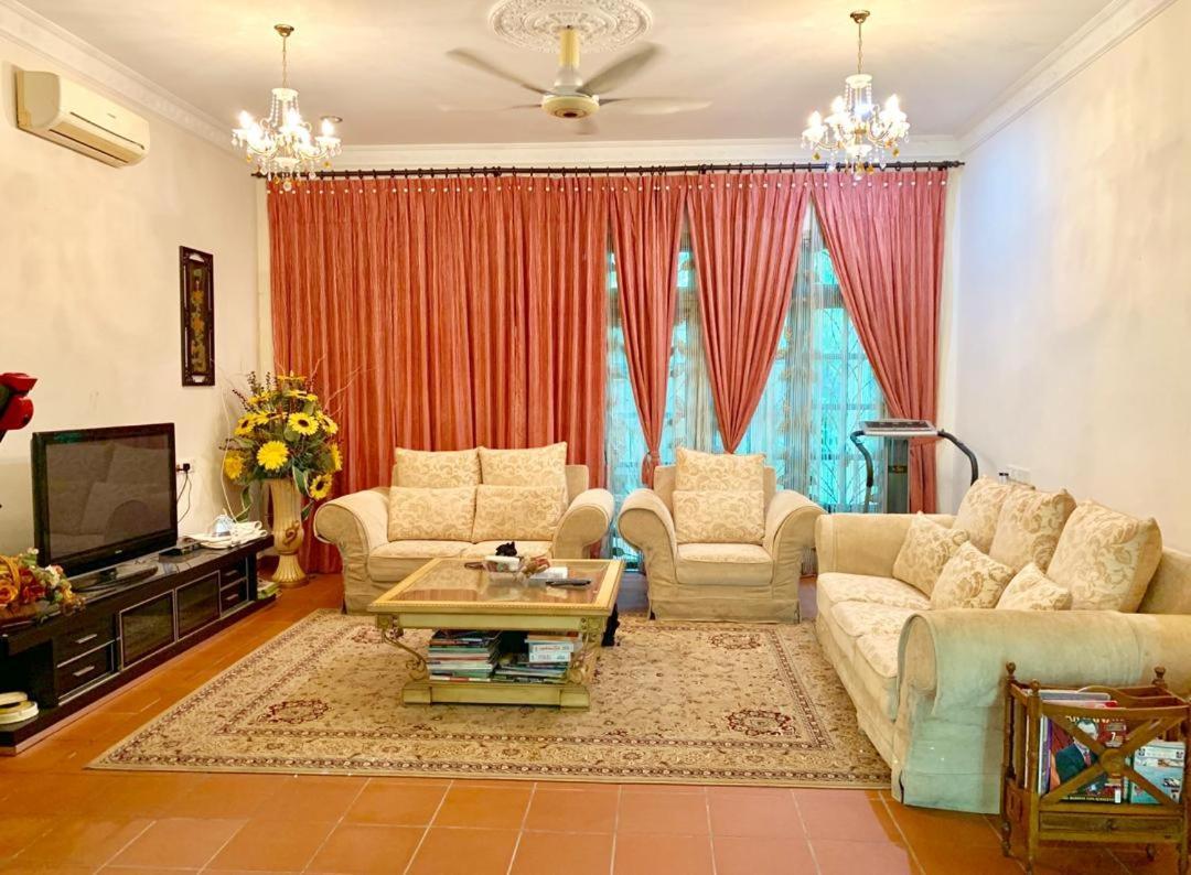 Villa Shamir Sepang Exterior photo