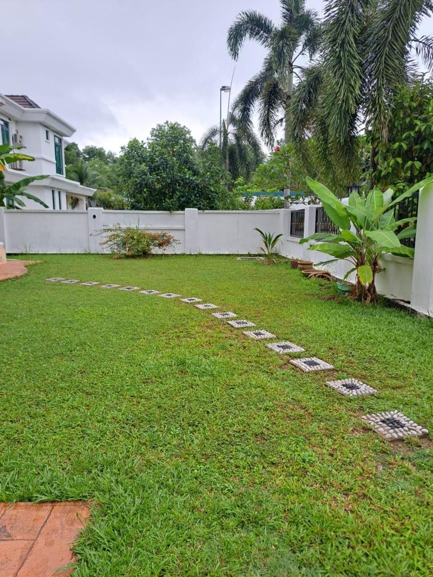 Villa Shamir Sepang Exterior photo